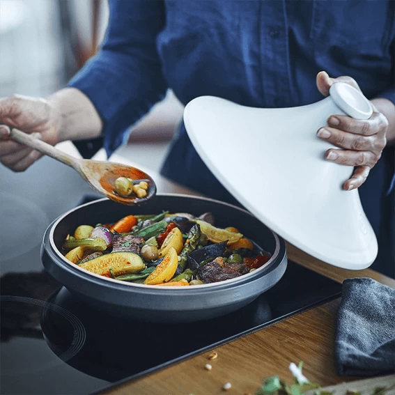 Emile Henry Delight Tajine ø 26 Cm Keramiek Zwart 5 Emile Henry Delight Tajine ø 26 Cm Keramiek Zwart - Afbeelding 5